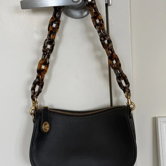 COACH Swinger Bag in Black - Picture 3 of 8